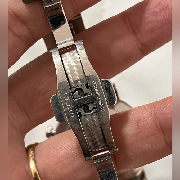 Gucci 101m Diamond Watch - Picture 3 of 7